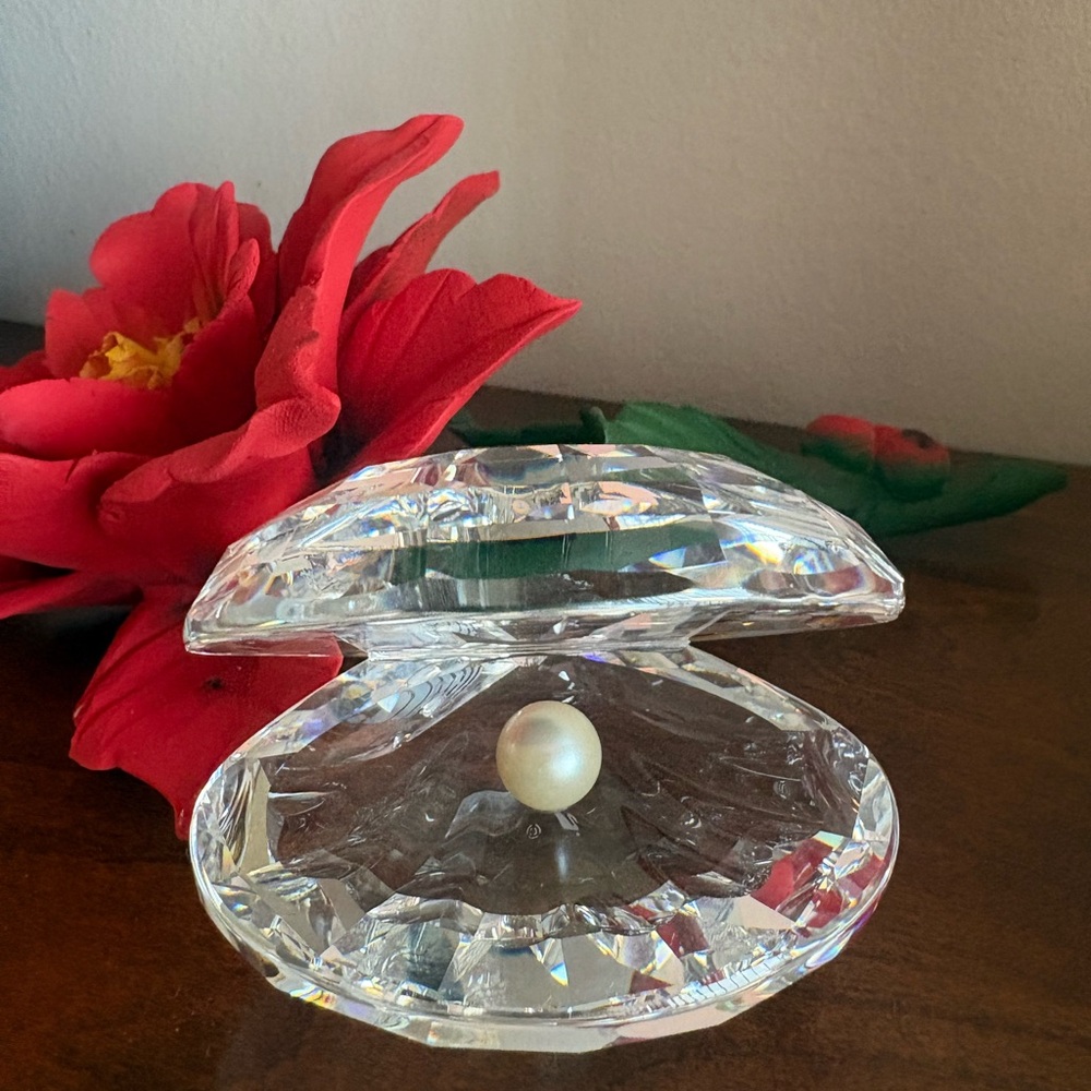Swarovski Crystal Oyster with Pearl Accent